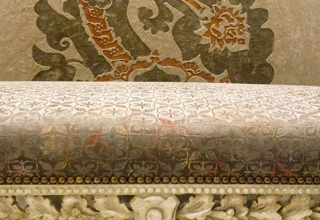 Sang Sacre grey and terracotta gilded wall upholstery. Quattro Foglie Toadstool delacroix velvet bench.