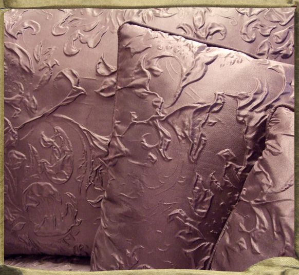 ANNAM silk relief Pompadour Plum sofa by Salda.