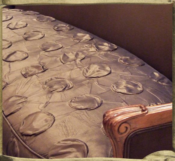 CIRCLES silk relief Pompadour Plum sofa by Salda.