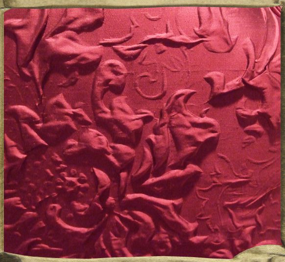 ANNAM Maharani silk relief in Lampone.
